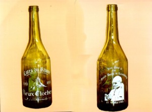II. Jnos Pl ppa tiszteletre kiadott palack* a bottle with the portrait of the pope Johannes Paulus II